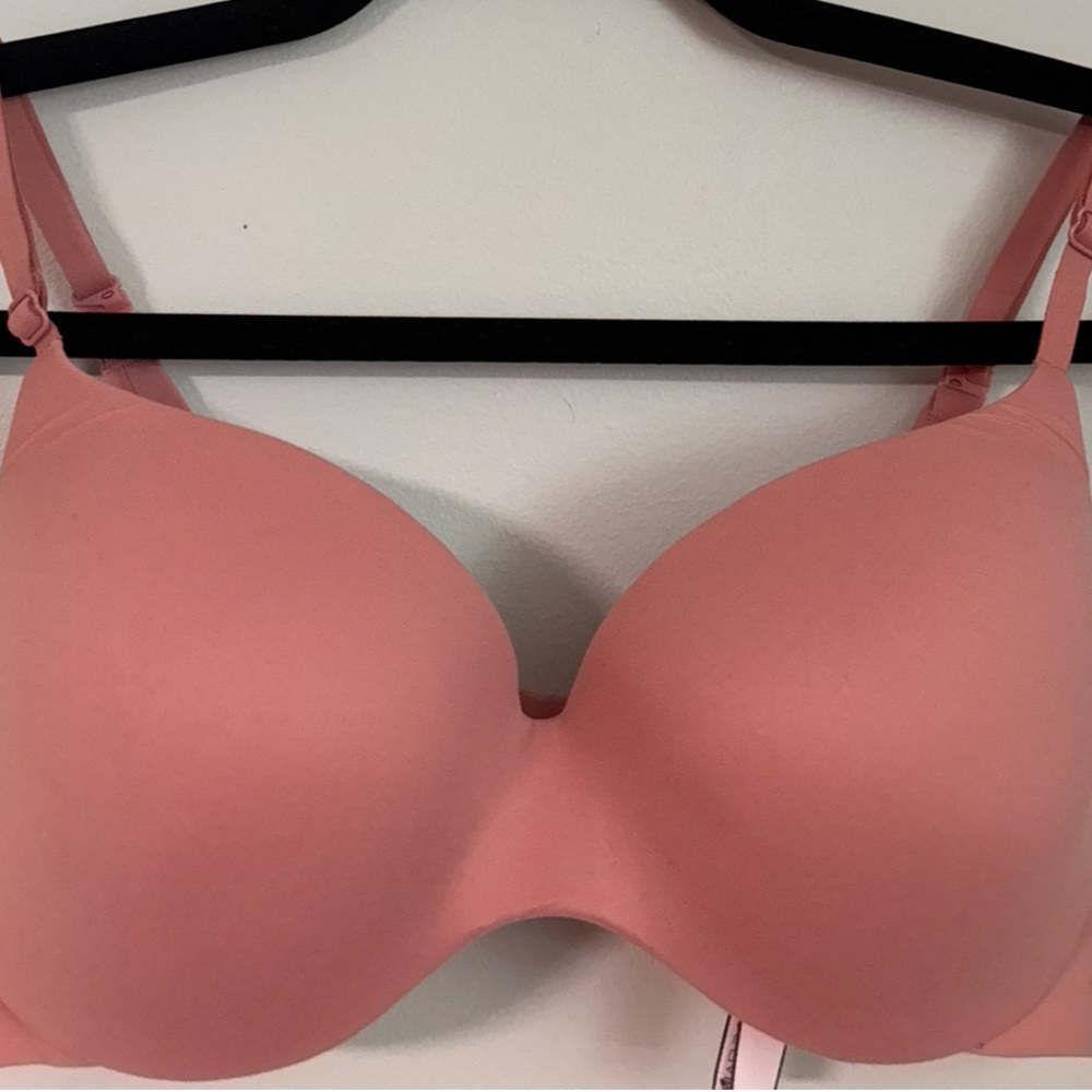Victoria’s Secret 
Seamless Pink Bra